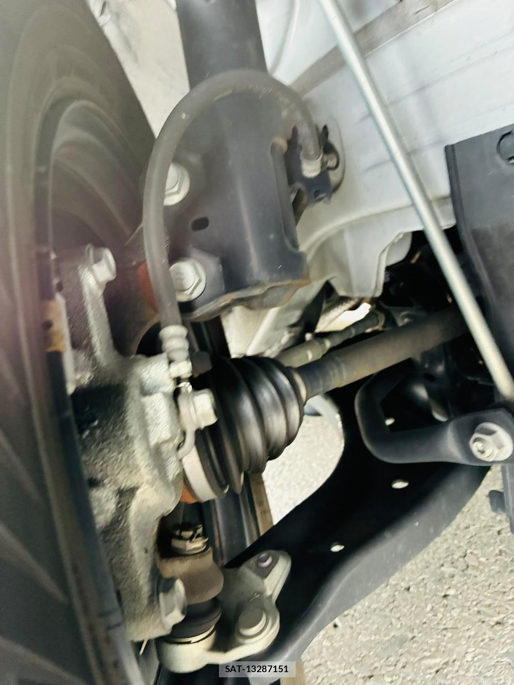 Toyota YARIS 2023-07 8160948-33