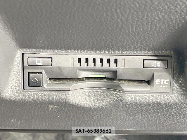 Toyota YARIS 2023-07 8232570-6