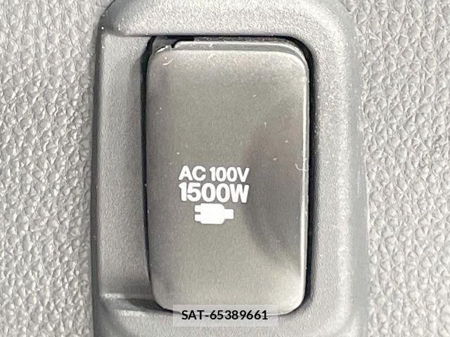 Toyota YARIS 2023-07 8232570-7