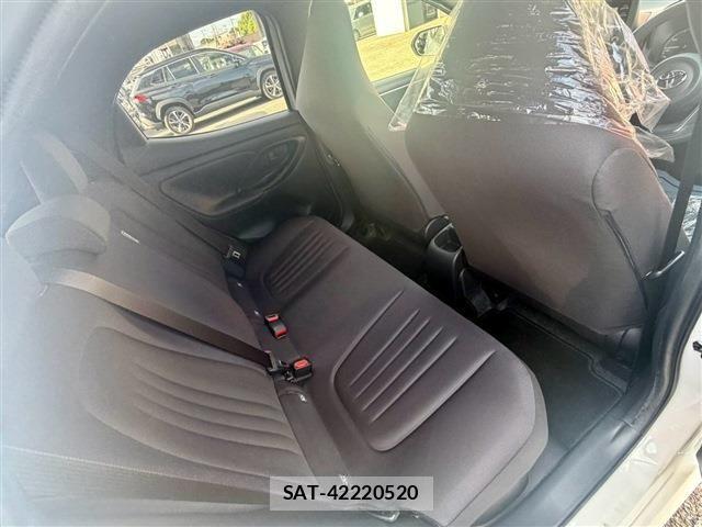 Toyota YARIS 2023-07 8247291-16