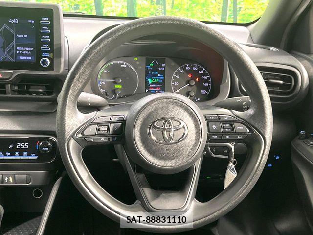 Toyota YARIS 2023-07 8247290-11