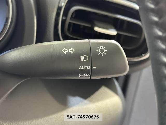 Toyota YARIS 2020-02 8247289-11