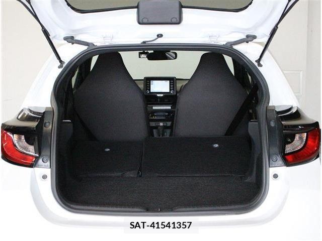 Toyota YARIS 2024-02 8247293-26