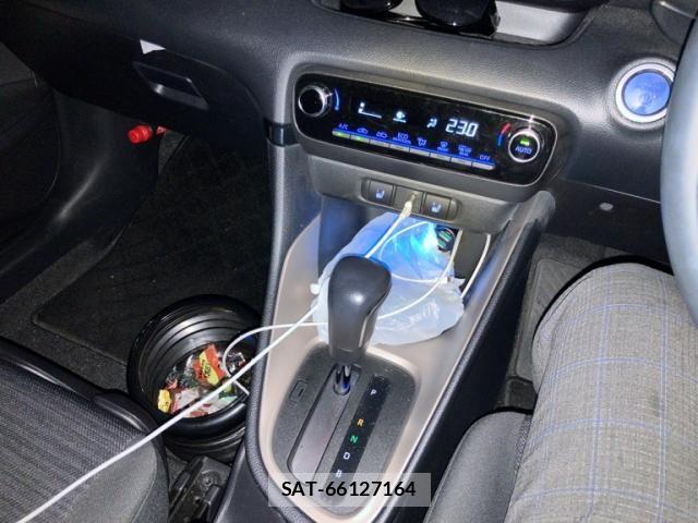 Toyota YARIS 2020-03 8247294-17