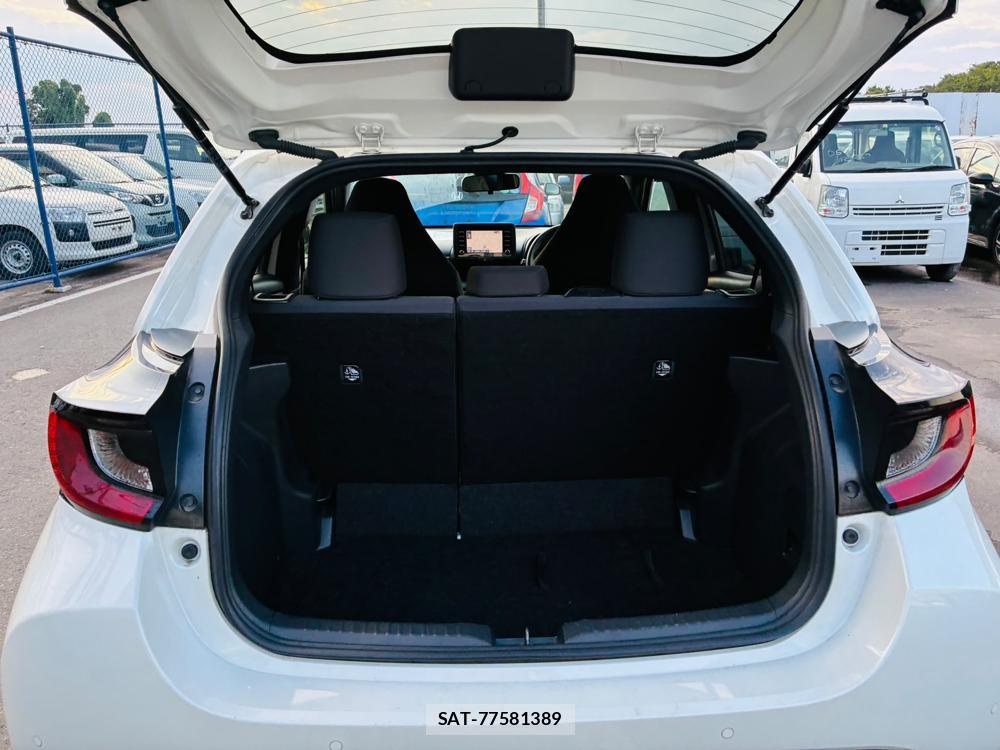 Toyota YARIS 2022-07 8226315-24