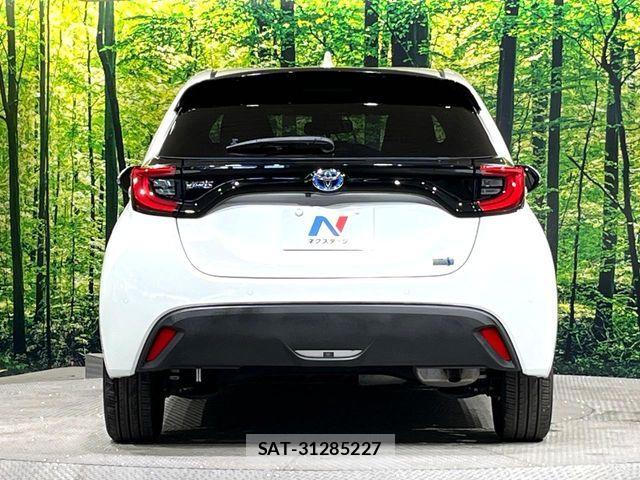 Toyota YARIS 2021-05 8318337-14