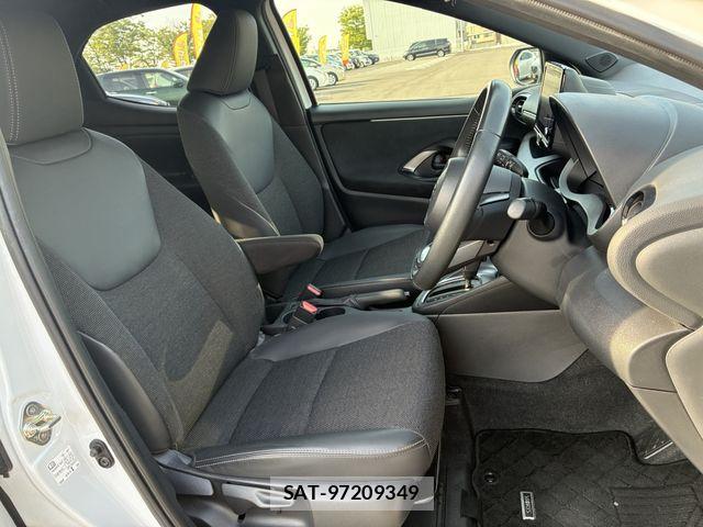 Toyota YARIS 2024-02 8318338-13