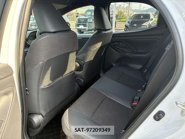Toyota YARIS 2024-02 8318338-16