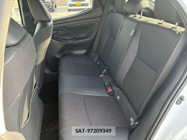 Toyota YARIS 2024-02 8318338-17