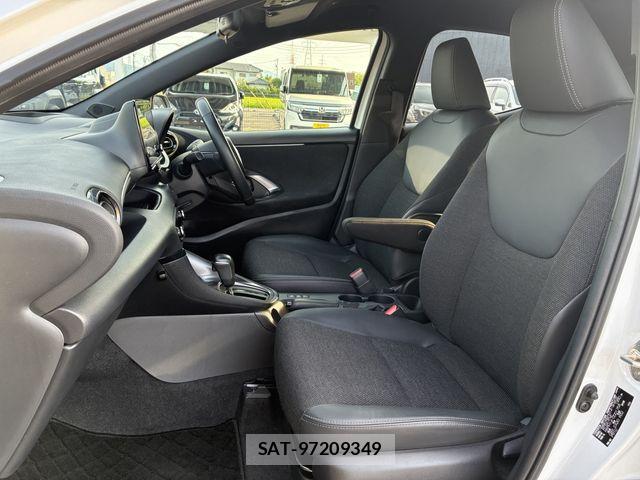Toyota YARIS 2024-02 8318338-19