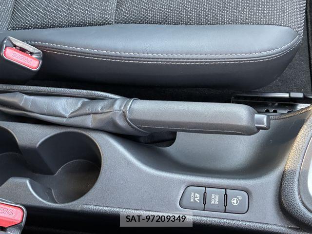 Toyota YARIS 2024-02 8318338-27
