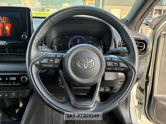Toyota YARIS 2024-02 8318338-28