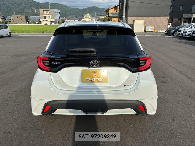 Toyota YARIS 2024-02 8318338-7