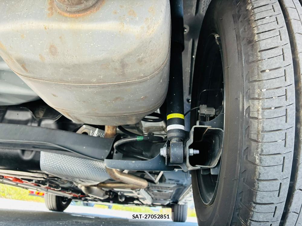 Toyota YARIS 2023/07 8173289-36
