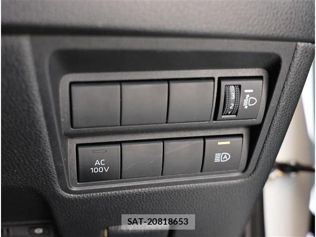 Toyota YARIS 2023-07 8338683-13