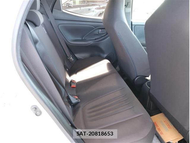 Toyota YARIS 2023-07 8338683-17