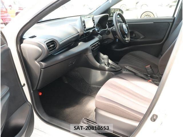 Toyota YARIS 2023-07 8338683-18