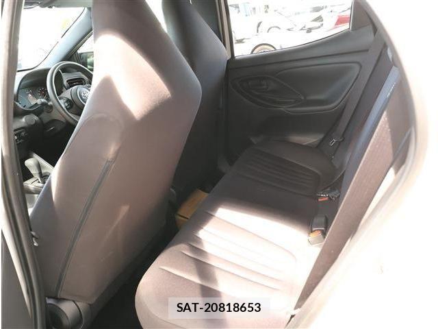 Toyota YARIS 2023-07 8338683-19