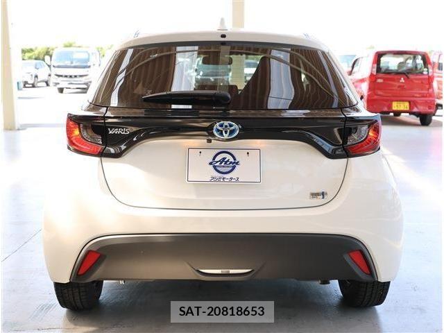 Toyota YARIS 2023-07 8338683-25