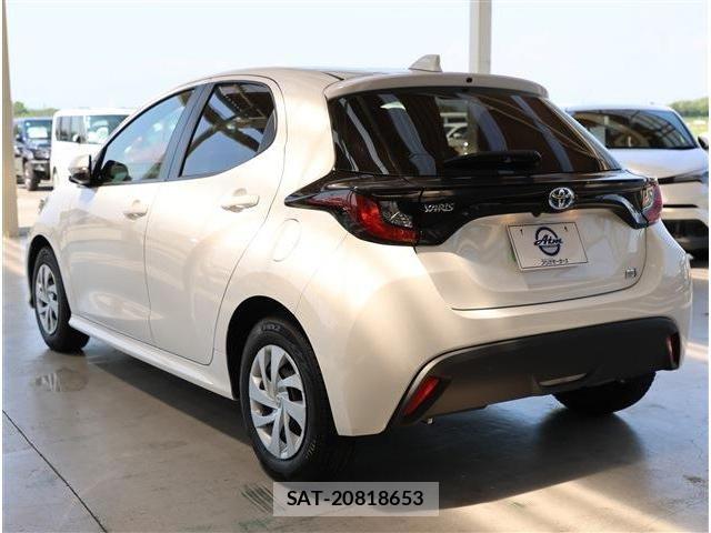 Toyota YARIS 2023-07 8338683-26