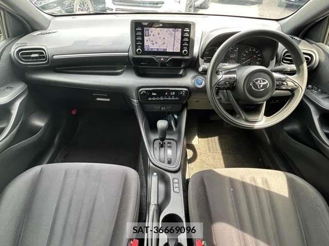 Toyota YARIS 2023-06 8338682-10