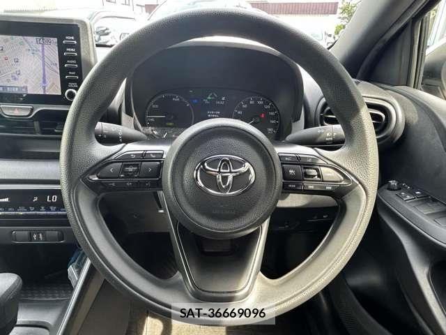 Toyota YARIS 2023-06 8338682-11