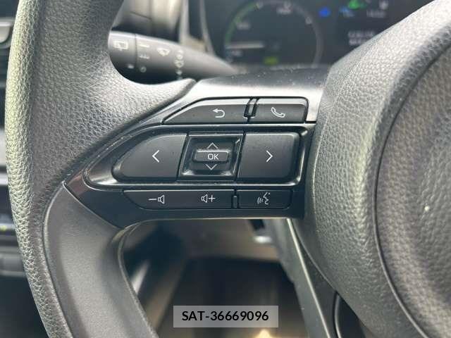Toyota YARIS 2023-06 8338682-12