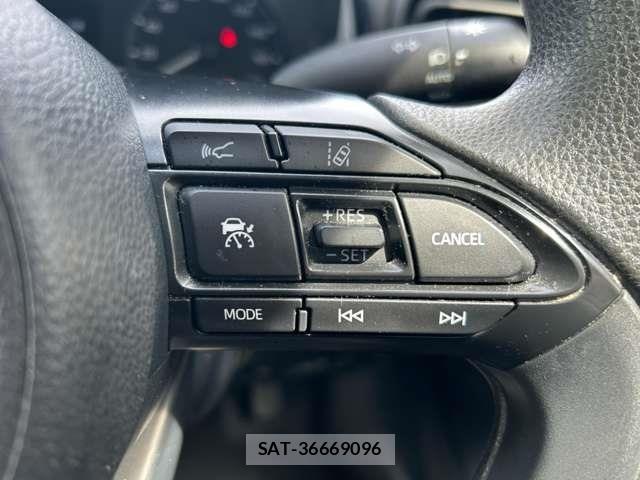 Toyota YARIS 2023-06 8338682-13