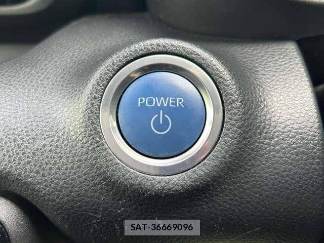 Toyota YARIS 2023-06 8338682-17