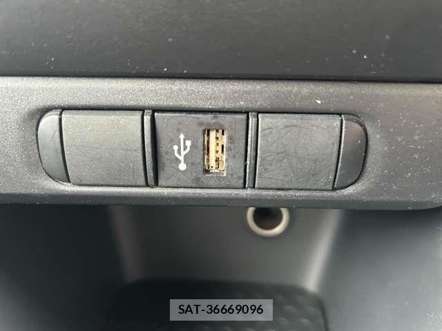 Toyota YARIS 2023-06 8338682-19
