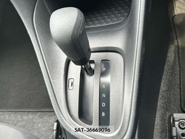 Toyota YARIS 2023-06 8338682-22