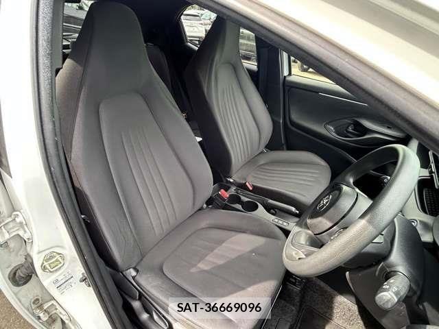 Toyota YARIS 2023-06 8338682-27