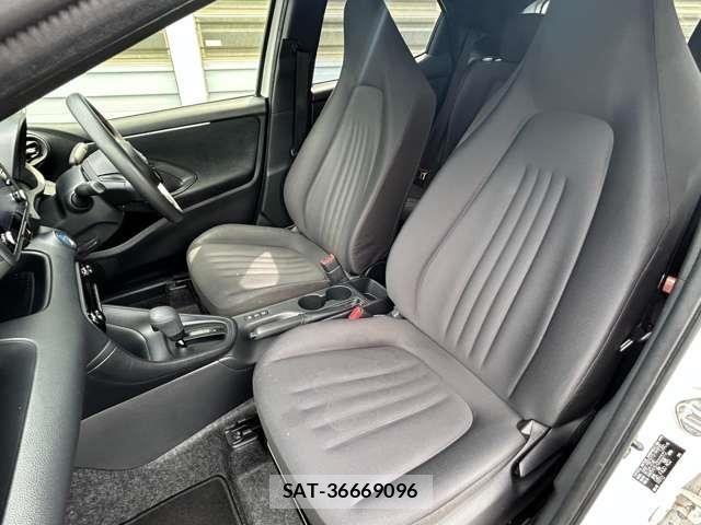 Toyota YARIS 2023-06 8338682-28