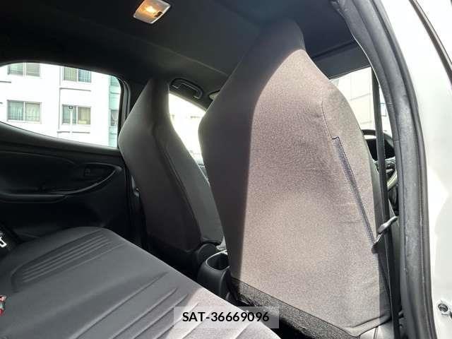 Toyota YARIS 2023-06 8338682-29