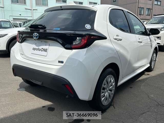 Toyota YARIS 2023-06 8338682-4