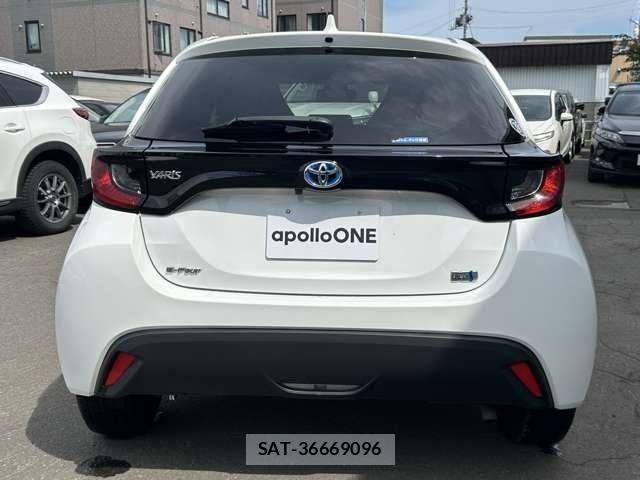 Toyota YARIS 2023-06 8338682-5