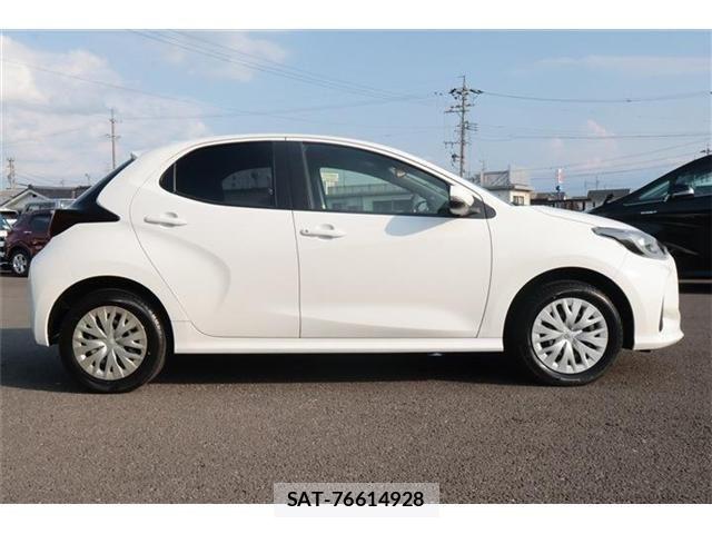 Toyota YARIS 2023-06 8338680-28