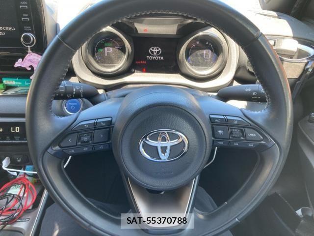 Toyota YARIS 2020-05 8338686-13