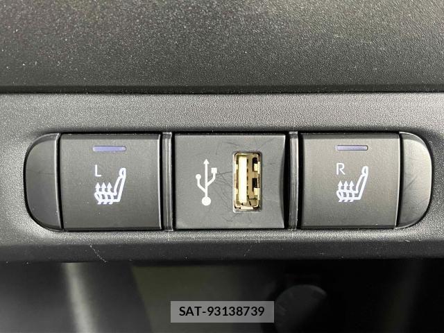 Toyota YARIS 2023-07 8338678-13