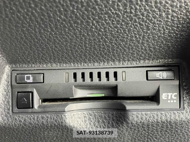 Toyota YARIS 2023-07 8338678-14