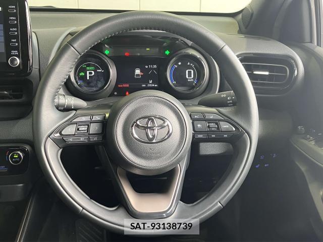 Toyota YARIS 2023-07 8338678-16