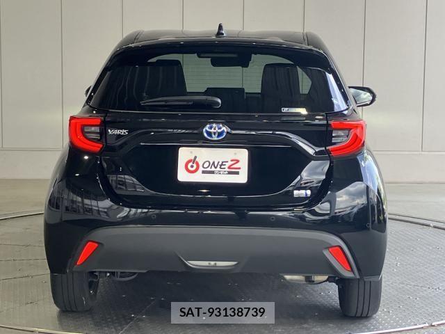 Toyota YARIS 2023-07 8338678-28