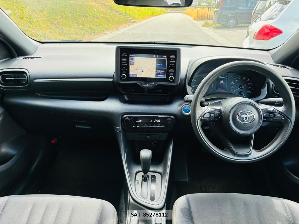 Toyota YARIS 2022-07 8329151-12