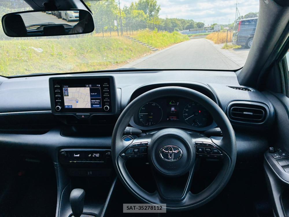Toyota YARIS 2022-07 8329151-13