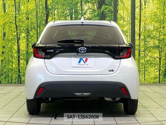 Toyota YARIS 2023-07 8370020-14