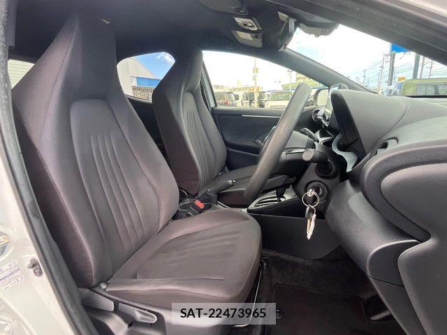 Toyota YARIS 2023-07 8370018-8