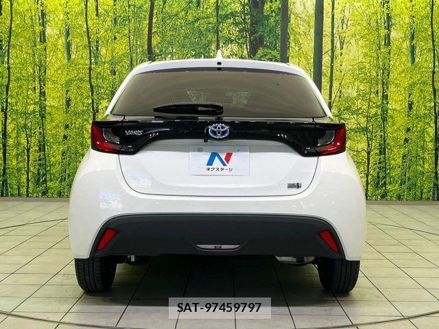 Toyota YARIS 2023-07 8372437-14