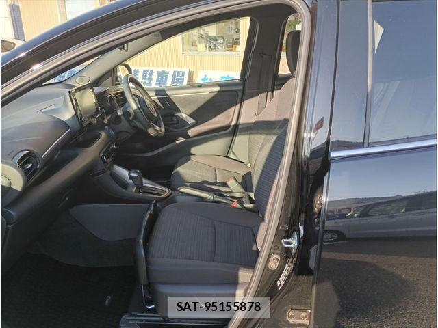 Toyota YARIS 2023-10 8372436-11
