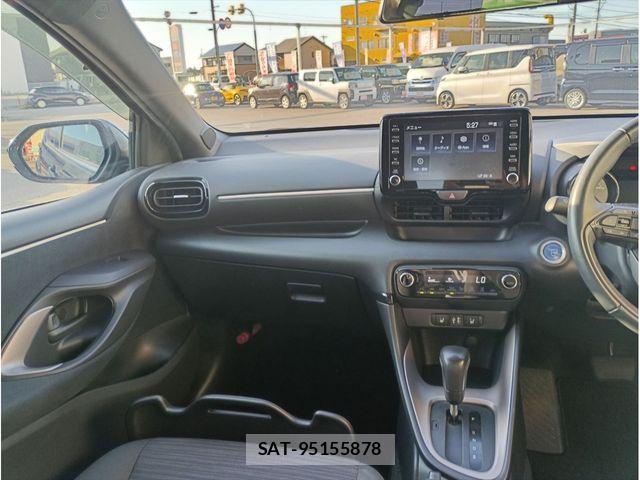 Toyota YARIS 2023-10 8372436-17