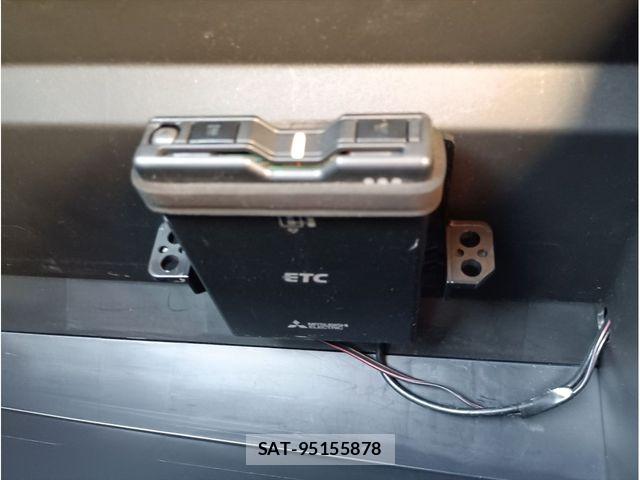 Toyota YARIS 2023-10 8372436-19